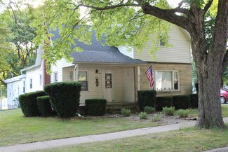 218 S Walnut St, Etna Green, IN 46524