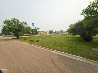 110 Hickman St, Grenora, ND 58845