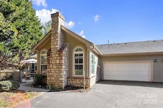 17 Outlook Cir, Swannanoa, NC 28778