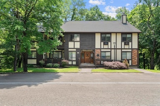 8 Carlisle Ct, Brookfield, CT 06804