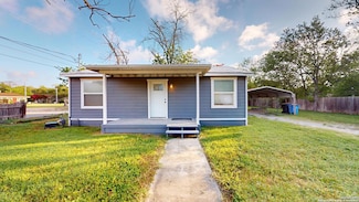 604 E New Braunfels St, Seguin, TX 78155
