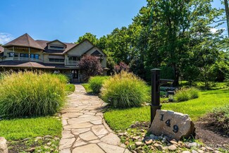 149 Sherwood Rd, Colonia, NJ 07067