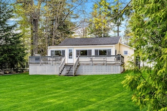 121 Williamson Rd, Manchester, ME 04351