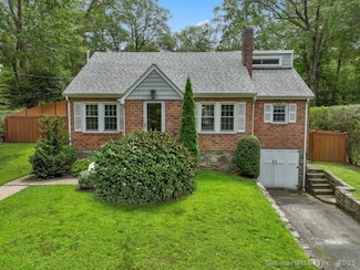 8 Gillies Ln, Norwalk, CT 06854