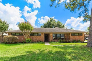 10825 Willowisp Dr, Houston, TX 77035