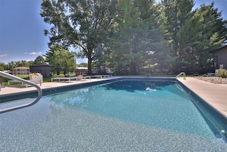 172 Holiday Dam Rd, Edwardsville, IL 62025