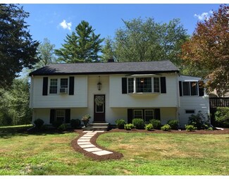 105 Pierce St, Rochester, MA 02770