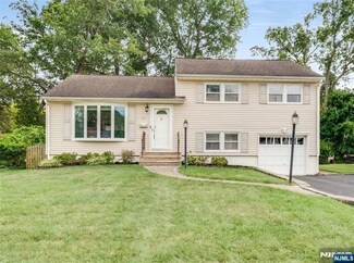 41 W Mcclellan Ave, Livingston, NJ 07039