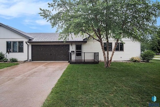 506 N Vandemark Ave, Hartford, SD 57033