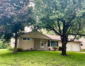 208 Manor Dr, Belton, MO 64012
