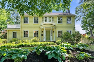 30 Edge Hill Rd, Chestnut Hill, MA 02467