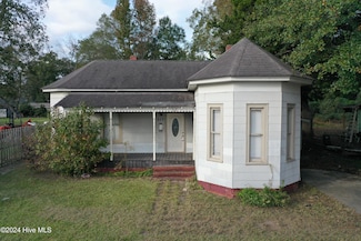 217 E Virgil St, Whiteville, NC 28472