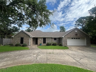 103 Brittany Ln, Huntsville, TX 77320