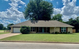 8214 S Ash Place, Broken Arrow, OK 74011