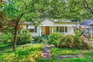 2709 Konnoak Dr, Winston Salem, NC 27127