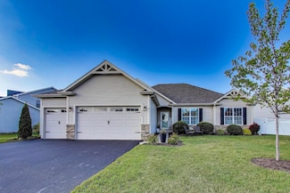 2320 Coventry Cir S, Sycamore, IL 60178