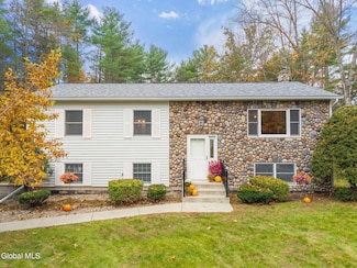 15 Laurel Ln, Queensbury, NY 12804