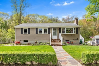 44 Batchelder Rd, Reading, MA 01867