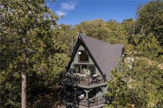 1340 Yosemite Dr, Lake Arrowhead, CA 92352