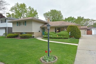 2502 N Poplar St, Waukegan, IL 60087