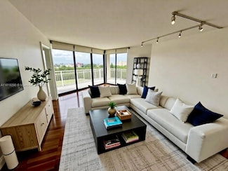 1000 Quayside Terrace Unit 1009, Miami, FL 33138
