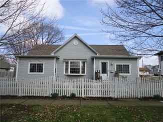 327 E Wall St, Moweaqua, IL 62550