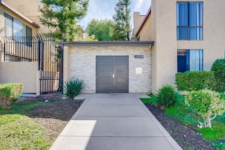 22038 Vanowen St Unit 215, Woodland Hills, CA 91303