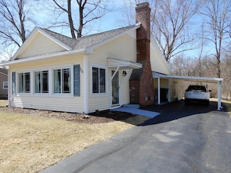 56 Lakeshore Dr, West Brookfield, MA 01585