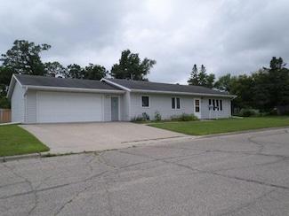 202 Kendall Ave S, Thief River Falls, MN 56701