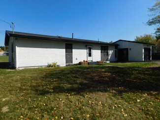 27 Maxwell Ln, Bangor, ME 04401