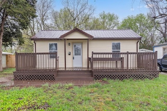 1953 W Thoman St, Springfield, MO 65803