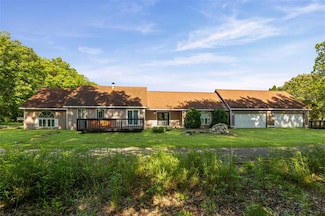21604 Fox Dr, Carlyle, IL 62231