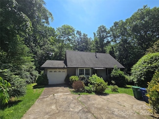 5 Auburndale Dr, Asheville, NC 28806