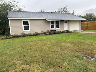 923 W 9th St, Freeport, TX 77541