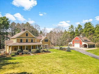 10 Pettees Pond Ln, Walpole, MA 02081