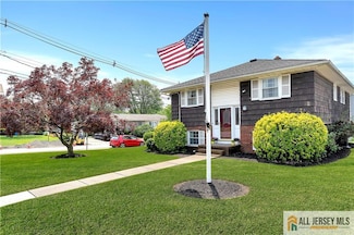 323 Green St, Woodbridge, NJ 07095