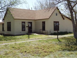 502 E Clay St, Cordell, OK 73632