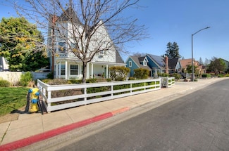 569 W Sample Ave, Clovis, CA 93612