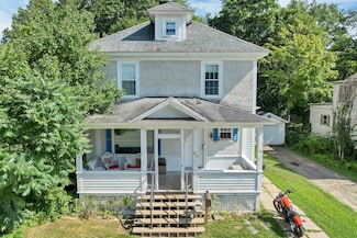 99 Oak St, Laconia, NH 03246