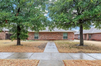 925 Potomac Dr, Lancaster, TX 75134