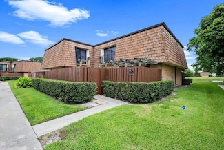 2016 20th Ln, Greenacres, FL 33463