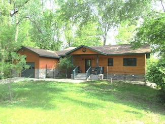 207 E Water St, Montello, WI 53949