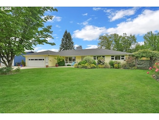 390 Hambletonian Dr, Eugene, OR 97401