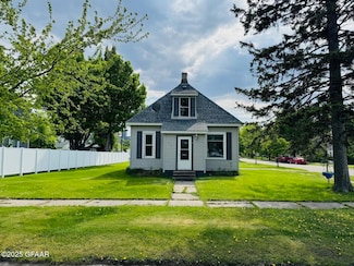 804 Jersey Ave, Hatton, ND 58240