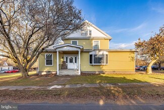 229 Sunbury St, Dalmatia, PA 17017