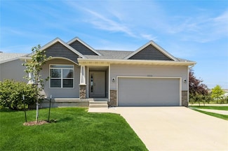 983 S 90th St, West Des Moines, IA 50266
