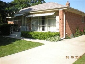 8293 N Elmore St, Niles, IL 60714