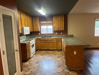 6871 Hemlock St, Redding, CA 96001