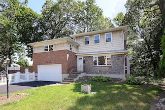 28 Brookdale Rd, Glen Cove, NY 11542