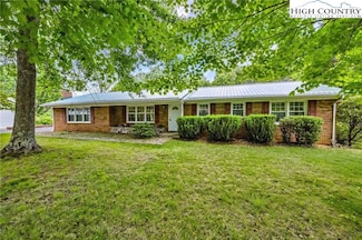 702 Ridge Ave, West Jefferson, NC 28694